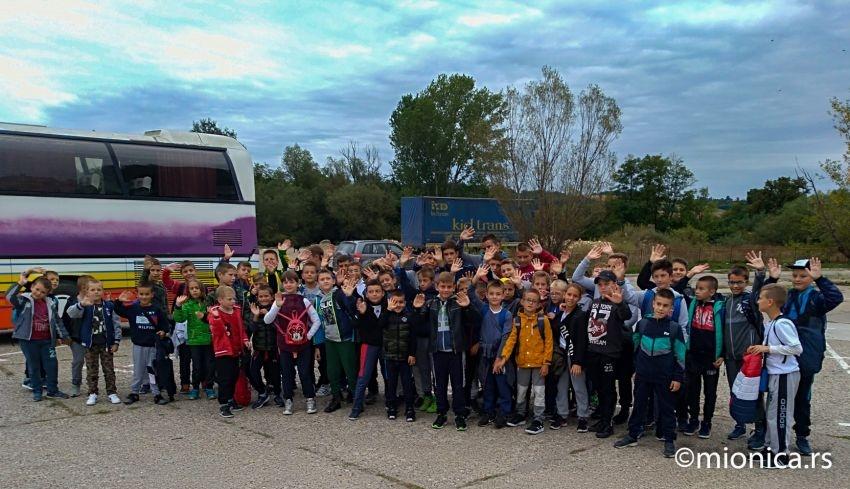 najmladji fudbaleri na utakmici partizan az alkmar