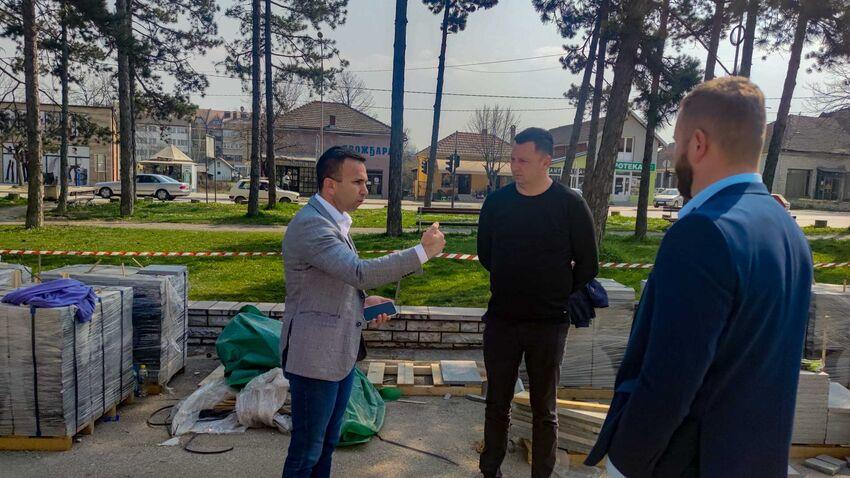 jankovic u obilasku radova na rekonstrukciji parka