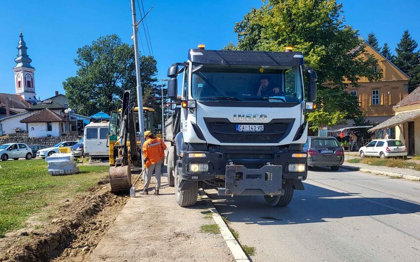 nastavljeni radovi na rehabilitaciji trotoara u mionici