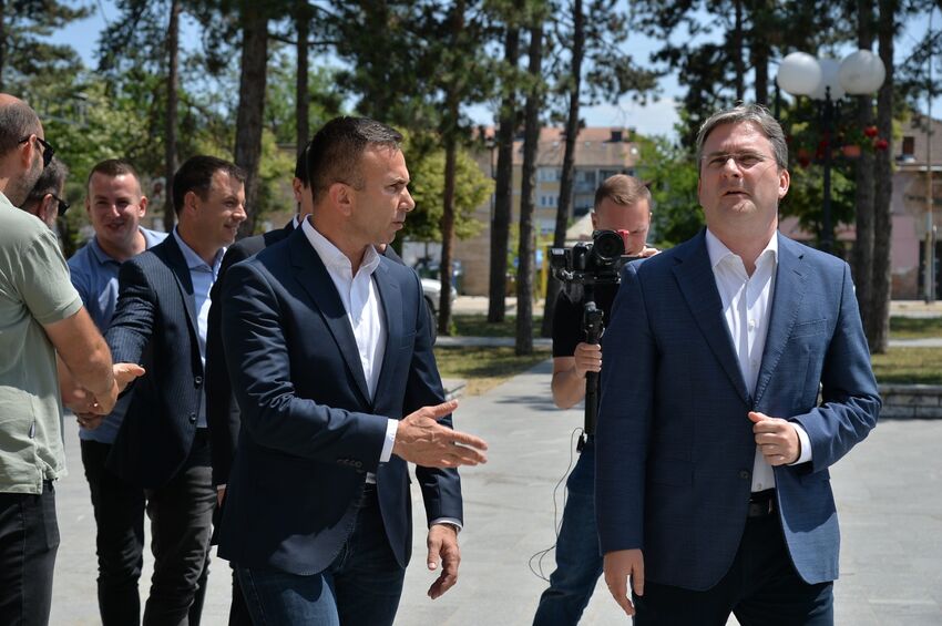 jankovic i selakovic u obilasku kuce kolubarske bitke large