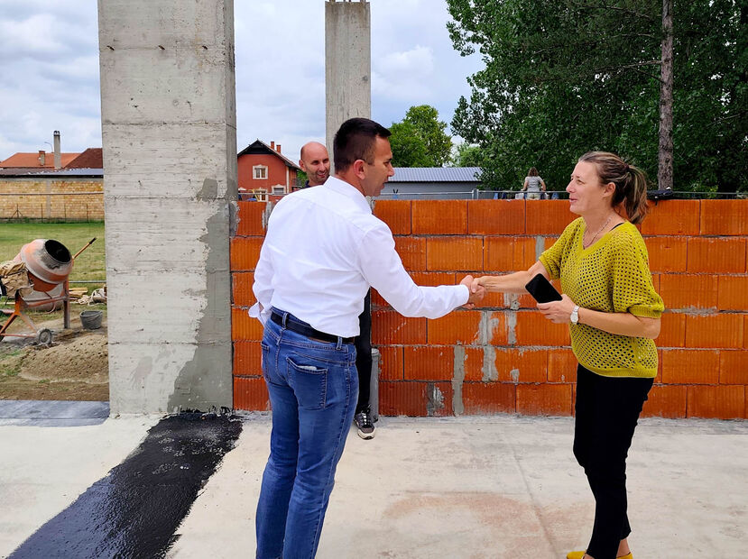 jankovic i dirktorka vrtica vanja atic u obilasku radova