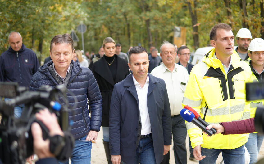 Ministar Darko Glisic u obilasku vodovoda03