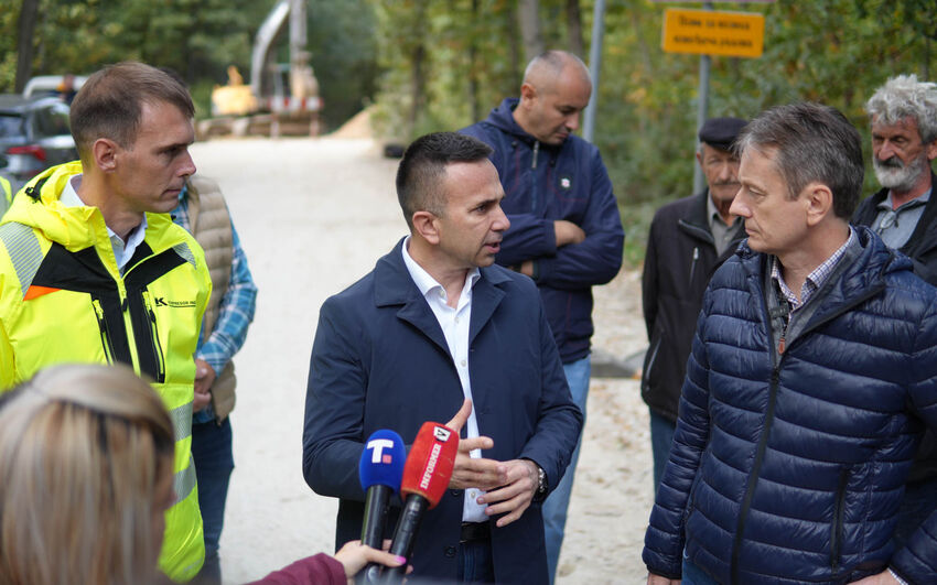 Ministar Darko Glisic u obilasku vodovoda04