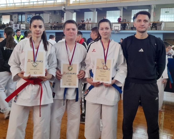 Takmičari sa trenerom Miroslavom Vasiljevićem