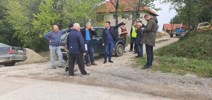 jankovic sa mestanima i saradnicima u struganiku