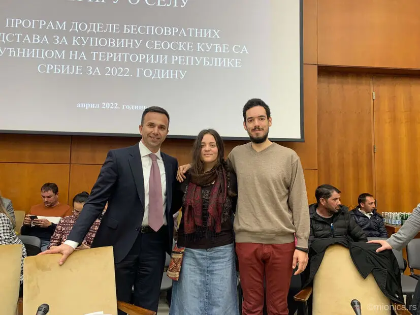 jankovic anas i anastasija na potpisivanju ugovora