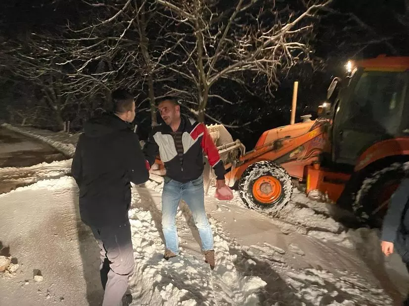 jankovic sa radnicima na terenu