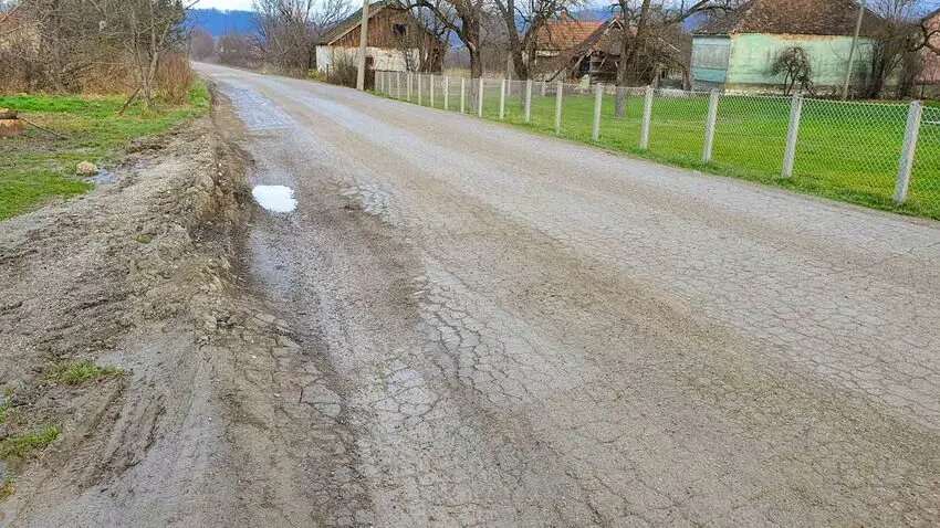 lokalni put u opstini mionica