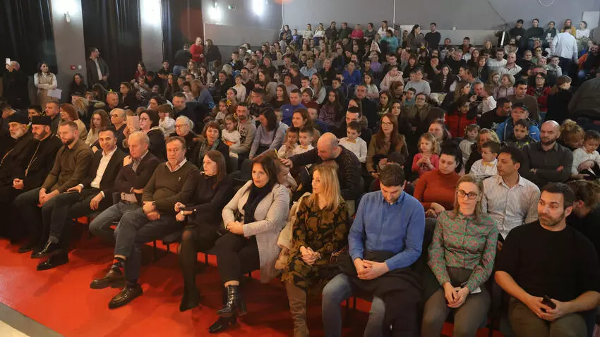 puna sala kulturnog centra