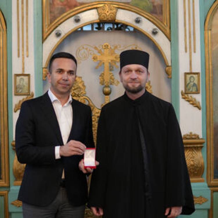 Јанковић грађанима честитао Бадњи дан и симболично уручио златнике за чеснице