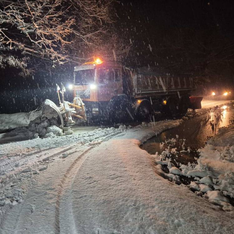 У току чишћење путева у мионичкој општини, зимска служба ће бити на терену током ноћи