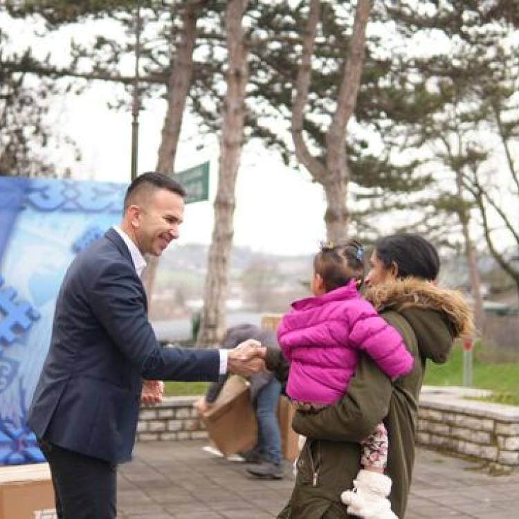 Јанковић уручио колица и ауто-седишта мионичким породицама, новчана накнада за свако новорођенче